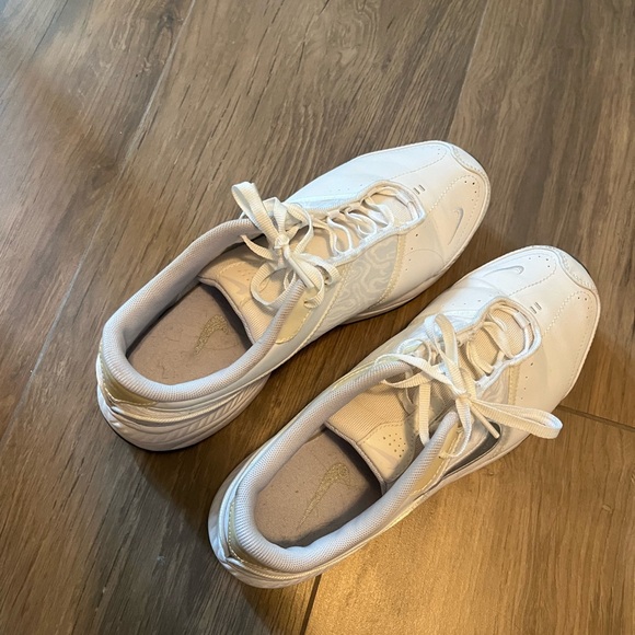 Nike shoes - Picture 3 of 11